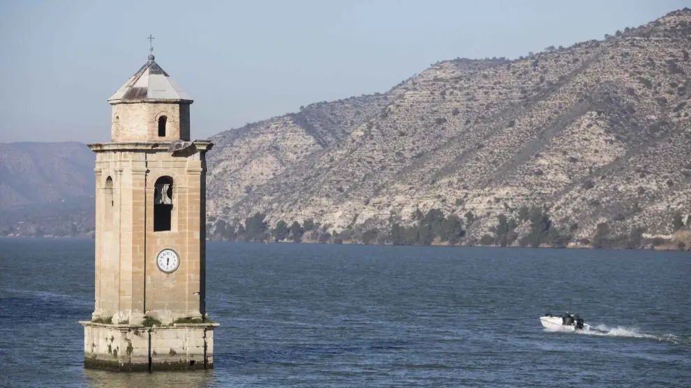 Este curioso pueblo de Zaragoza quedó sumergido bajo las aguas del Ebro a causa de la construcción de un embalse