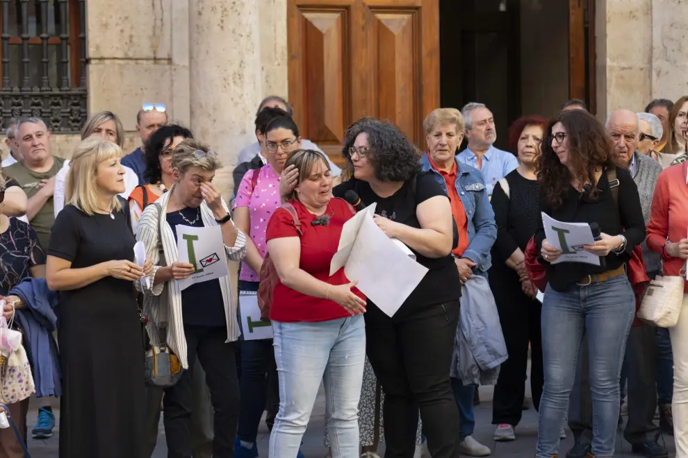 Una concentración arropa a los vecinos afectados por el edificio derrumbado en Teruel cuando se cumple un año del suceso