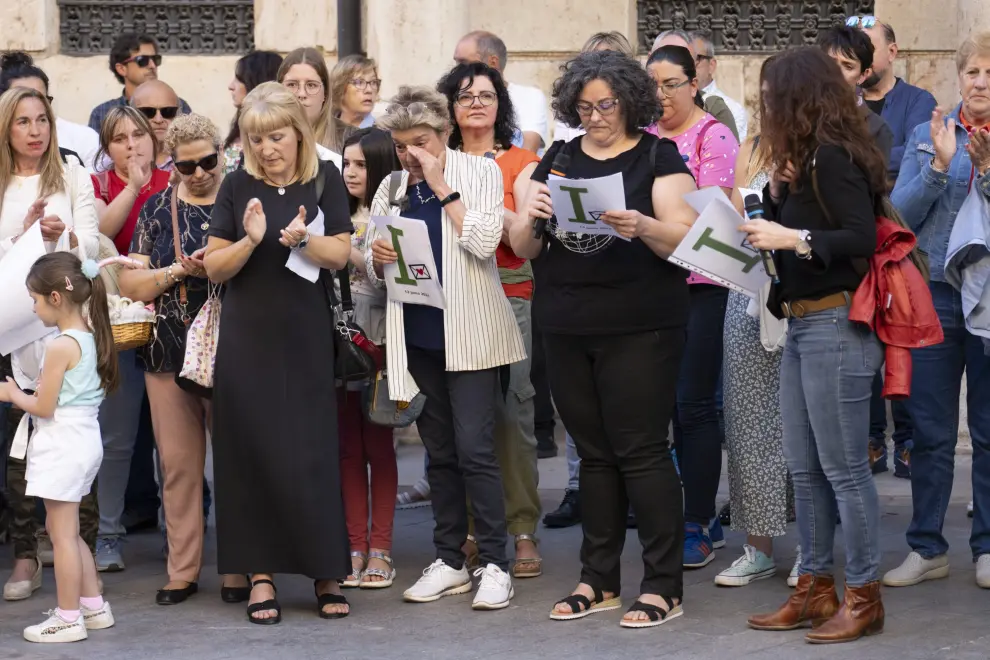 Una concentración arropa a los vecinos afectados por el edificio derrumbado en Teruel cuando se cumple un año del suceso