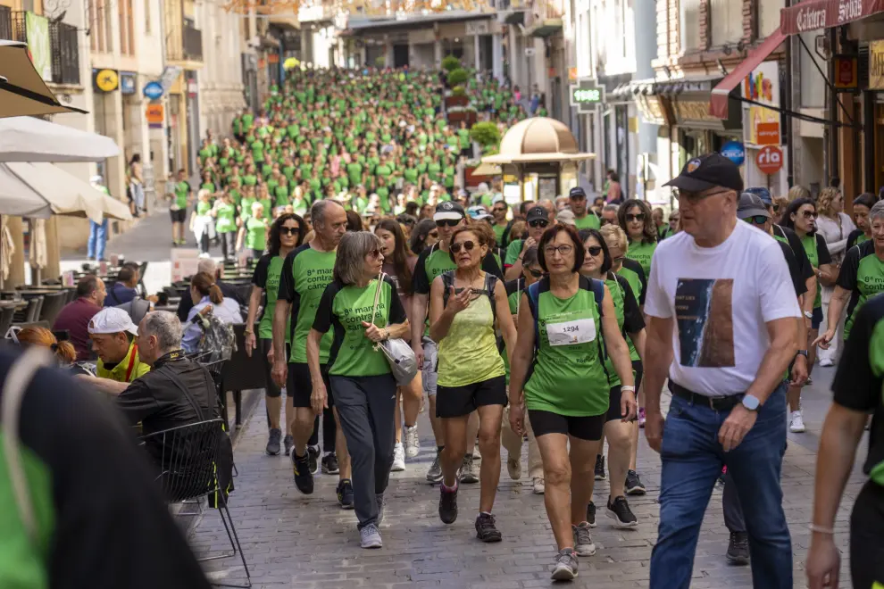 Las calles de Teruel de tiñen de verde con la Marcha Contra el Cáncer 2024.