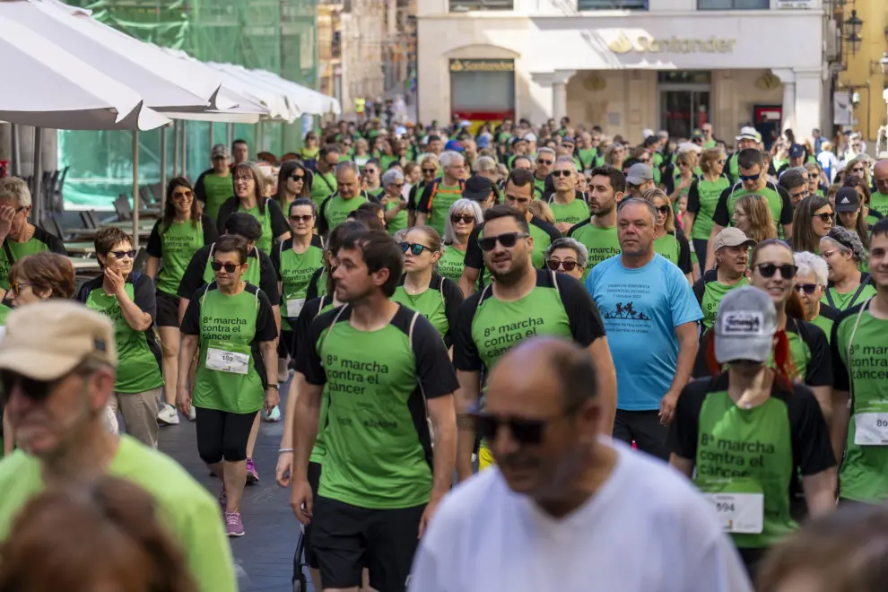 Las calles de Teruel de tiñen de verde con la Marcha Contra el Cáncer 2024.