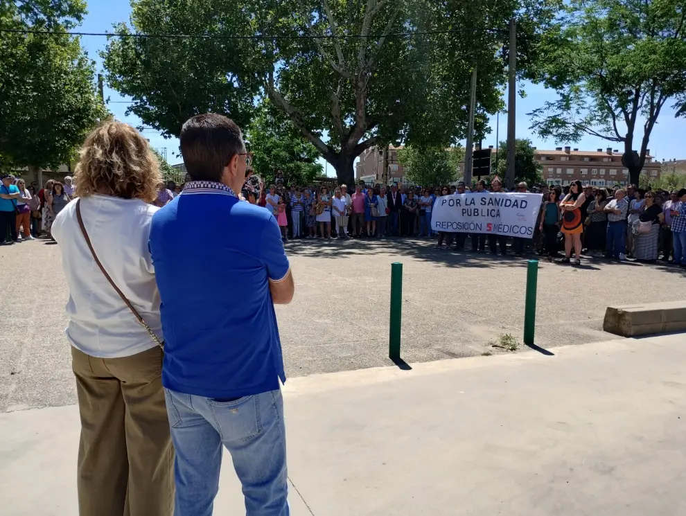 Centro de salud de Casetas. Concentración para protestar por la falta de médicos.