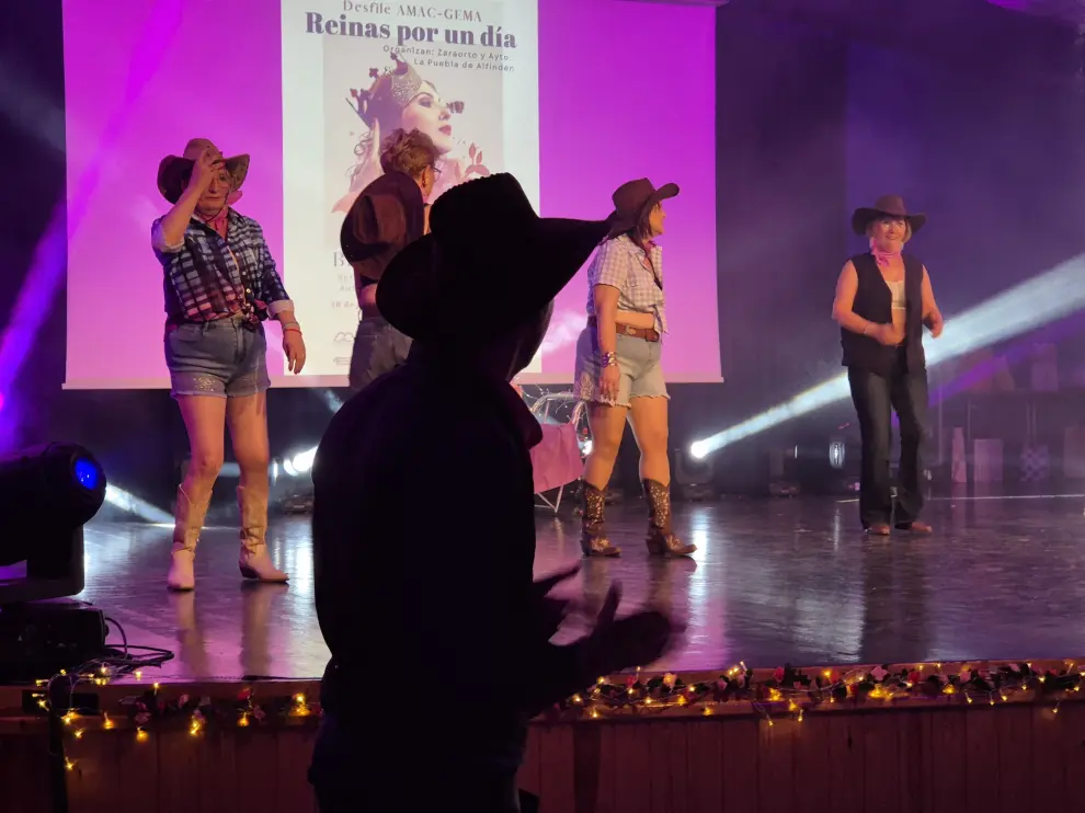 Desfile de bañadores y ropa interior protagonizado por la Asociación de Mujeres Aragonesas de Cáncer Genital y de Mama (Amag-Gema) en La Puebla de Alfindén