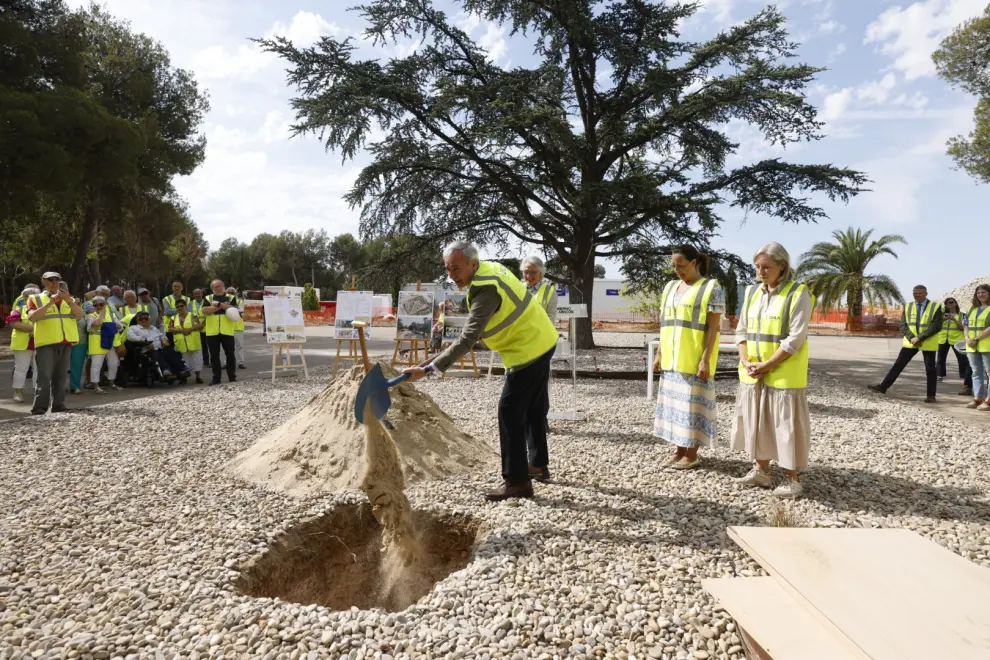 Colocación de la primera piedra de la residencia El Buen Pastor.