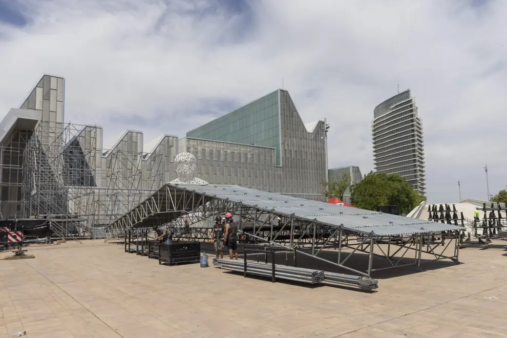 Montaje del escenario en el Espacio Expo de Zaragoza para los conciertos de Operación Triunfo, Melendi y Anuel AA