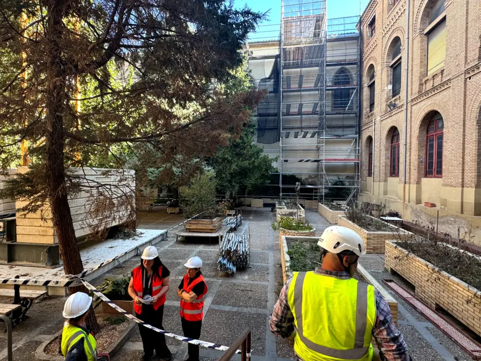 Obras para rehabilitar la iglesia de la Casa de Amparo en Zaragoza.