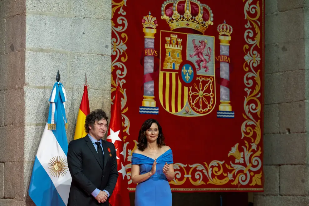 Medalla a Javier Milei de la mano de Díaz Ayuso en Madrid