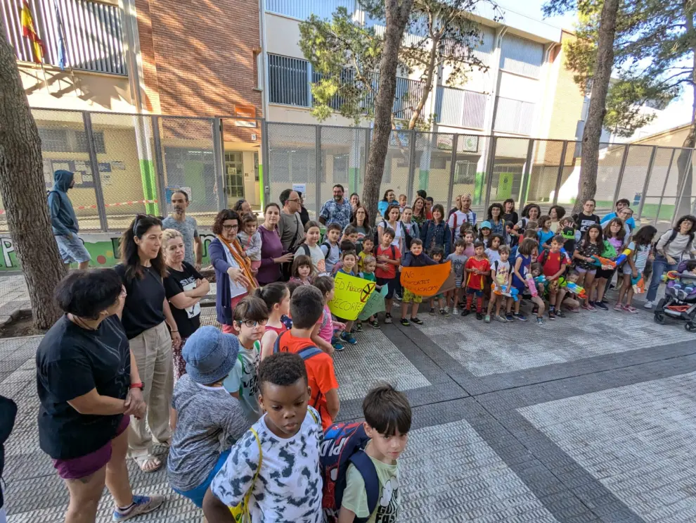 Protestas contra la escuela pública en una veintena de colegios de Zaragoza