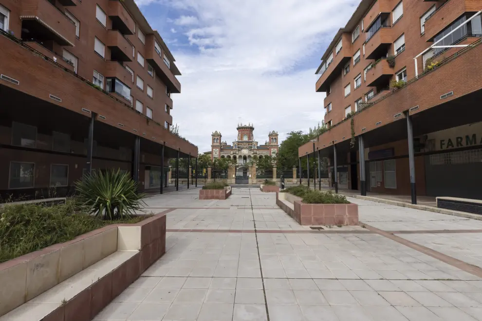 Es el único de Zaragoza que quedó dividido entre dos distritos distintos, Las Fuentes y San José.