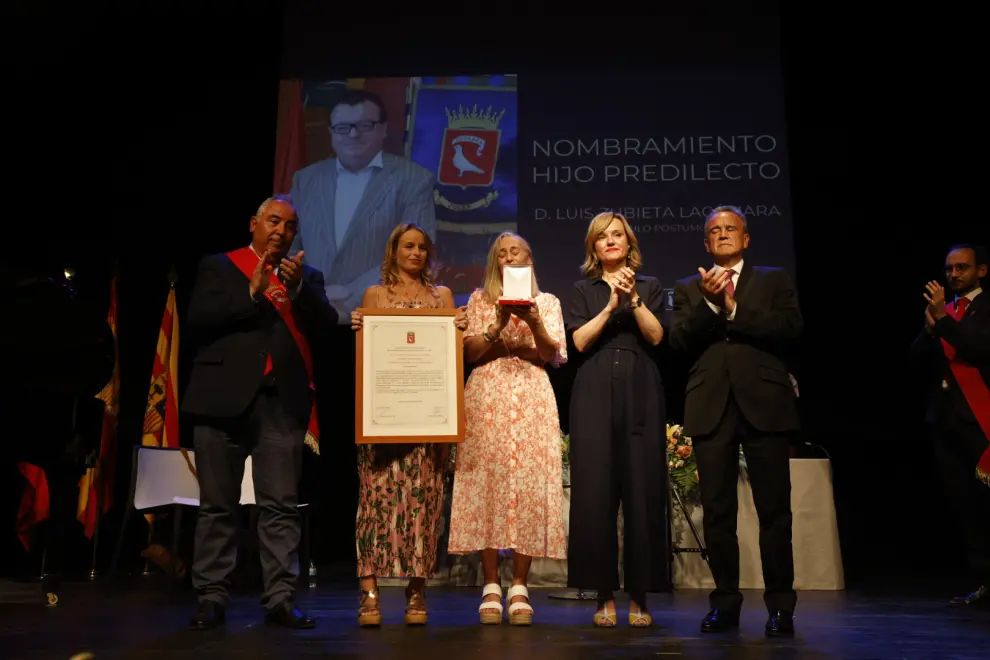 Entrega de la medalla de Hijo Predilecto de la Villa de Zuera al alcalde Luis Zubieta, a título póstumo