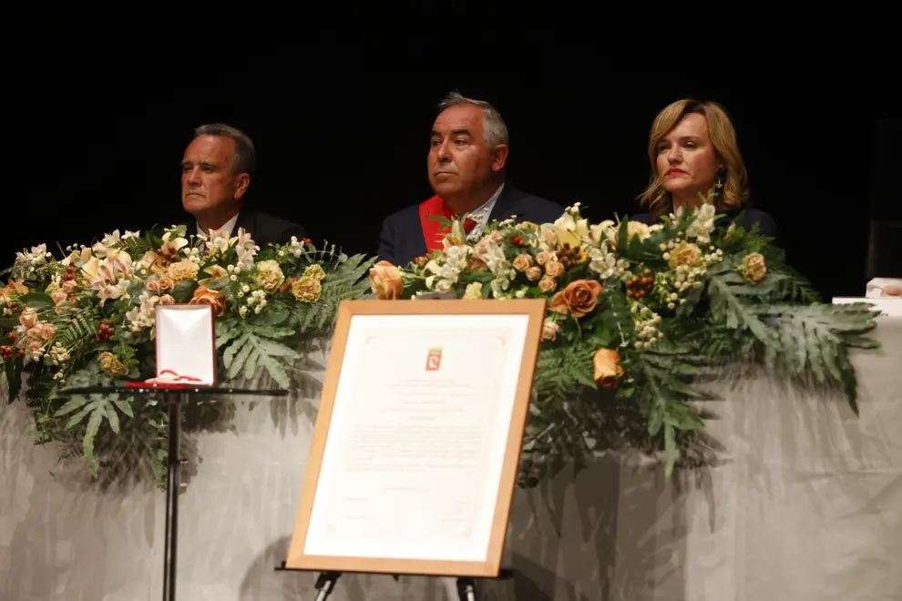 Entrega de la medalla de Hijo Predilecto de la Villa de Zuera al alcalde Luis Zubieta, a título póstumo