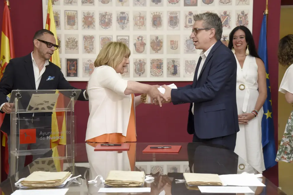 Entrega del archivo de Joaquín Costa por parte del Estado a Aragón.