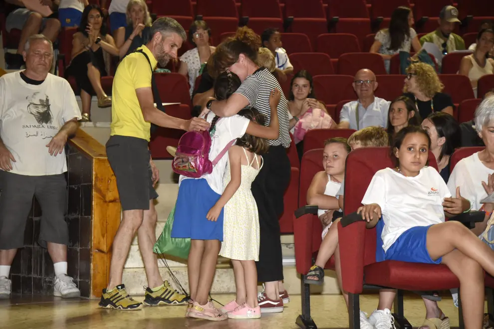 Medio centenar de niños y niñas saharauis han llegado a la provincia de Huesca para disfrutar del verano con el programa 'Vacaciones en paz'.