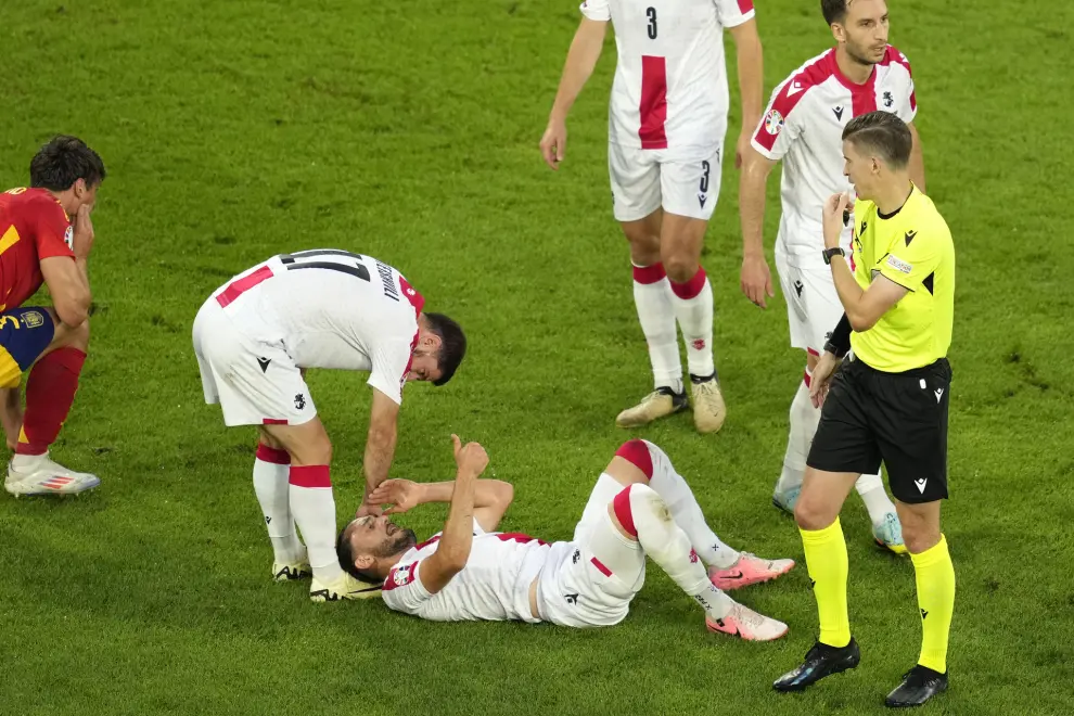 Georgia's Giorgi Kochorashvili lies on the pitch in pain during a round of sixteen match between Spain and Georgia at the Euro 2024 soccer tournament in Cologne, Germany, Sunday, June 30, 2024. (AP Photo/Andreea Alexandru)