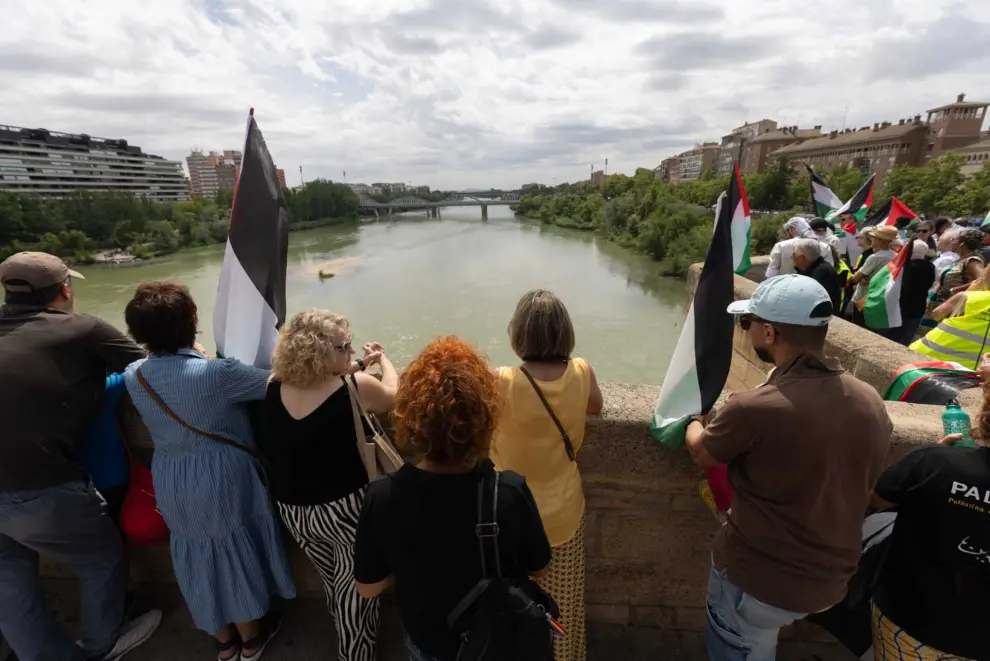fotografo: Jose Miguel Marco [[[PREVISIONES HA]]] tema: Manifestación propalestina en barca por el Ebro, si el tiempo acompaña