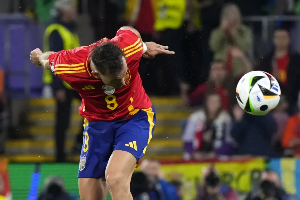 Spain's Fabian Ruiz heads his sides second goal during a round of sixteen match between Spain and Georgia at the Euro 2024 soccer tournament in Cologne, Germany, Sunday, June 30, 2024. (AP Photo/Manu Fernandez)