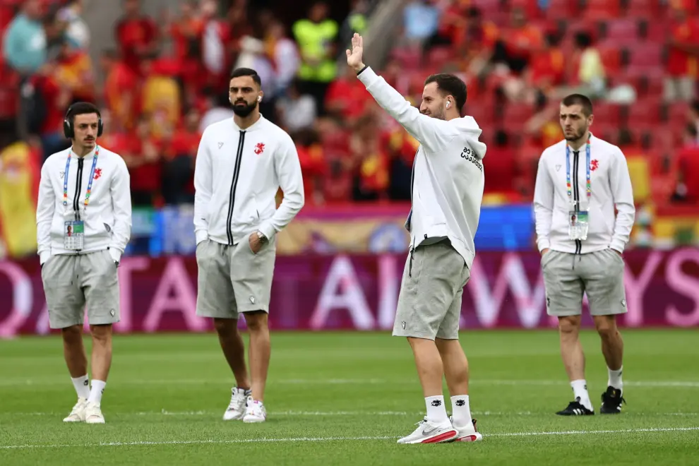 Cologne (Germany), 30/06/2024.- Players of Georgia inspect the pitch before the UEFA EURO 2024 Round of 16 soccer match between Spain and Georgia, in Cologne, Germany, 30 June 2024. (Alemania, España, Colonia) EFE/EPA/ANNA SZILAGYI
