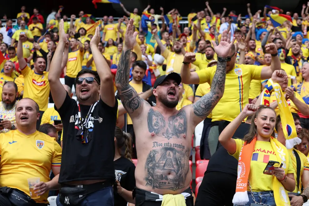 Romania fans cheer before a round of sixteen match between Romania and the Netherlands at the Euro 2024 soccer tournament in Munich, Germany, Tuesday, July 2, 2024. (AP Photo/Ariel Schalit) [[[AP/LAPRESSE]]]