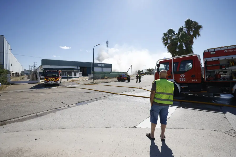 Foto del incendio en la empresa GrasaGreen en el polígono de Malpica (Zaragoza)