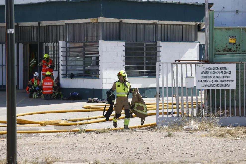 Foto del incendio en la empresa GrasaGreen en el polígono de Malpica (Zaragoza)
