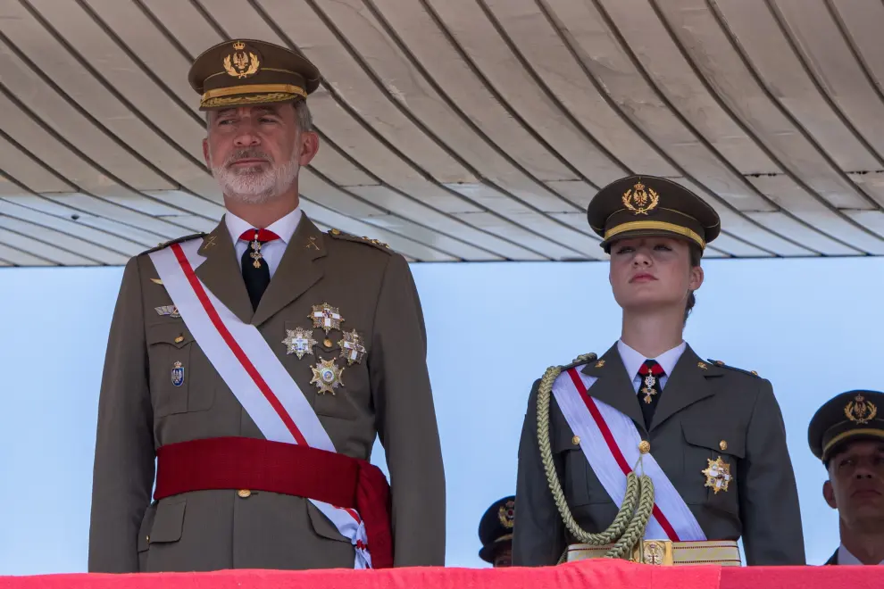 El rey Felipe VI preside junto con la princesa Leonor la entrega de despachos en la Academia General Básica de Talarn (Lérida)