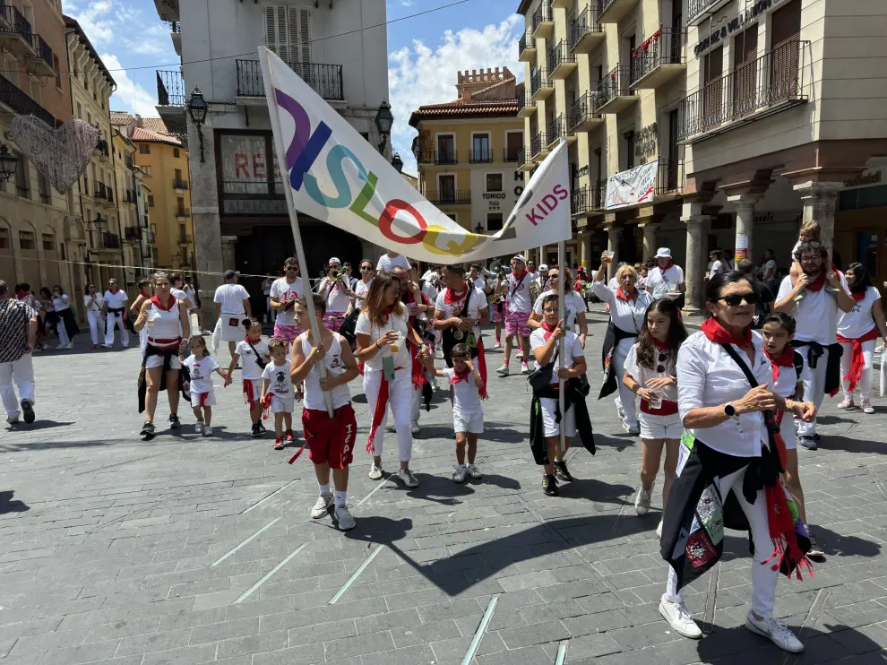 Fiestas de la Vaquilla 2024 en Teruel: ambiente de charangas en la calle