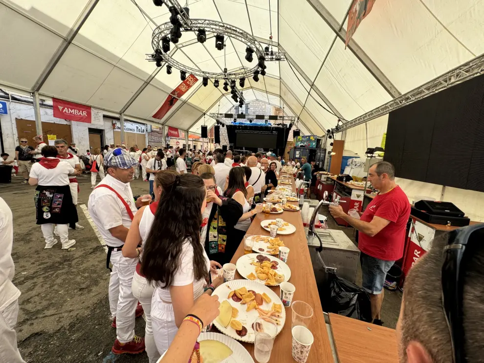 Fiestas de la Vaquilla 2024 en Teruel: comida de la peña El Trago