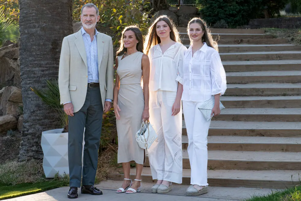 La Familia Real en el encuentro con los premiados Princesa de Girona de ediciones anteriores, este martes en Lloret de Mar