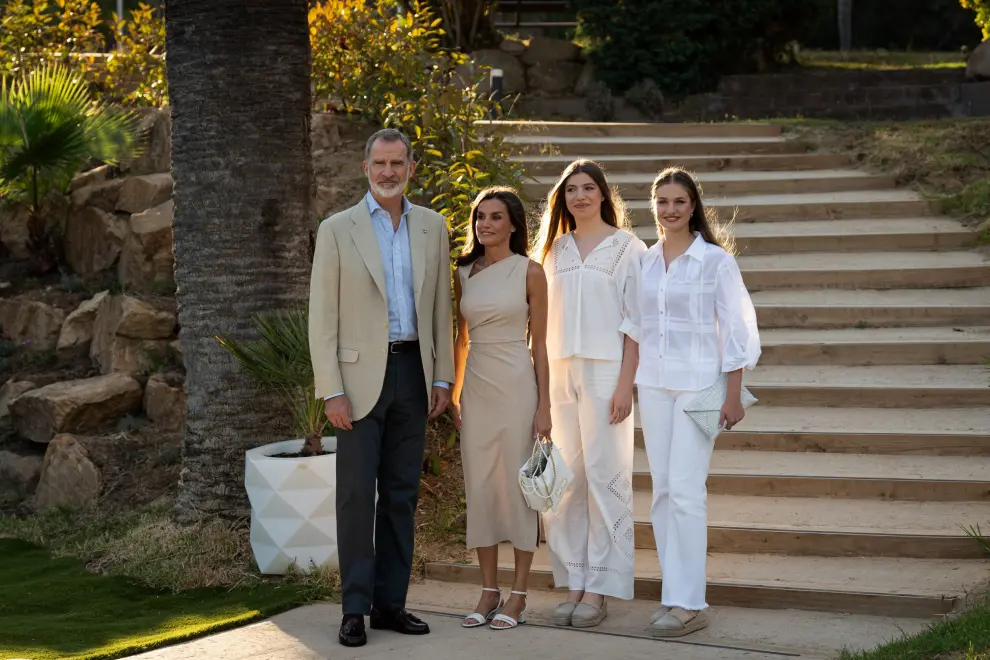 La Familia Real en el encuentro con los premiados Princesa de Girona de ediciones anteriores, este martes en Lloret de Mar