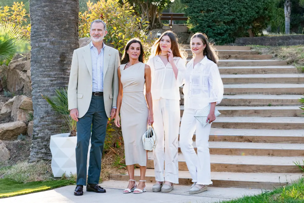 La Familia Real en el encuentro con los premiados Princesa de Girona de ediciones anteriores, este martes en Lloret de Mar