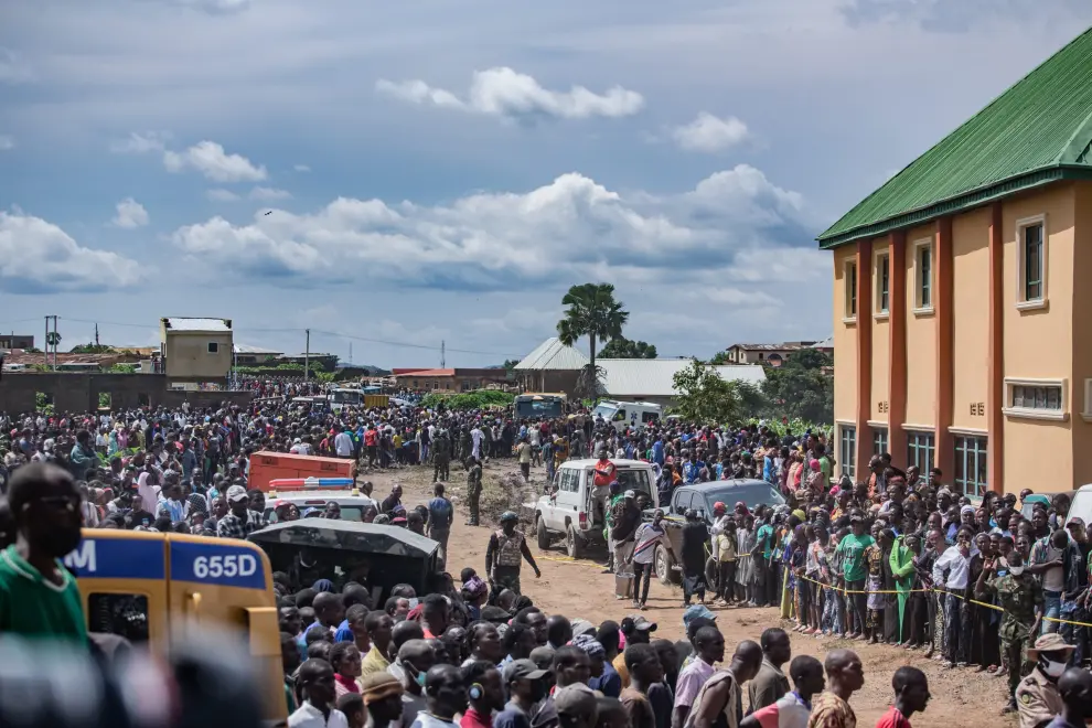 Derrumbe de una escuela de dos pisos en el centro de Nigeria