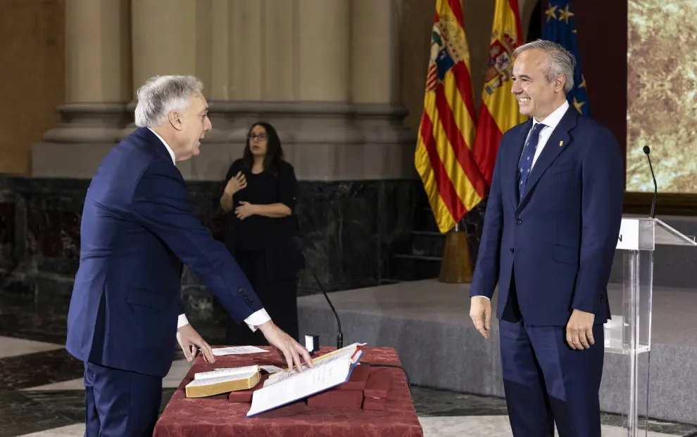 Los consejeros del Gobierno de Aragón toman posesión de sus nuevos cargos en un acto presidido por Jorge Azcón