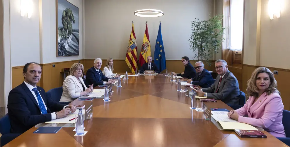 Los consejeros del Gobierno de Aragón toman posesión de sus nuevos cargos en un acto presidido por Jorge Azcón