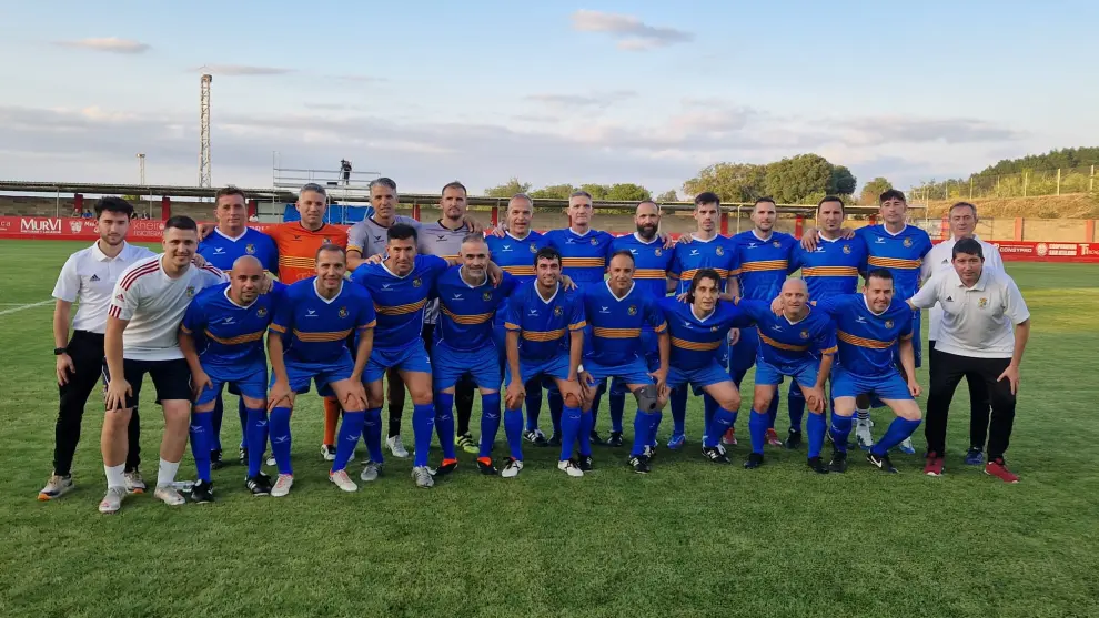 Momentos del partido entre las Leyendas de la selección y las aragonesas en Tarazona.