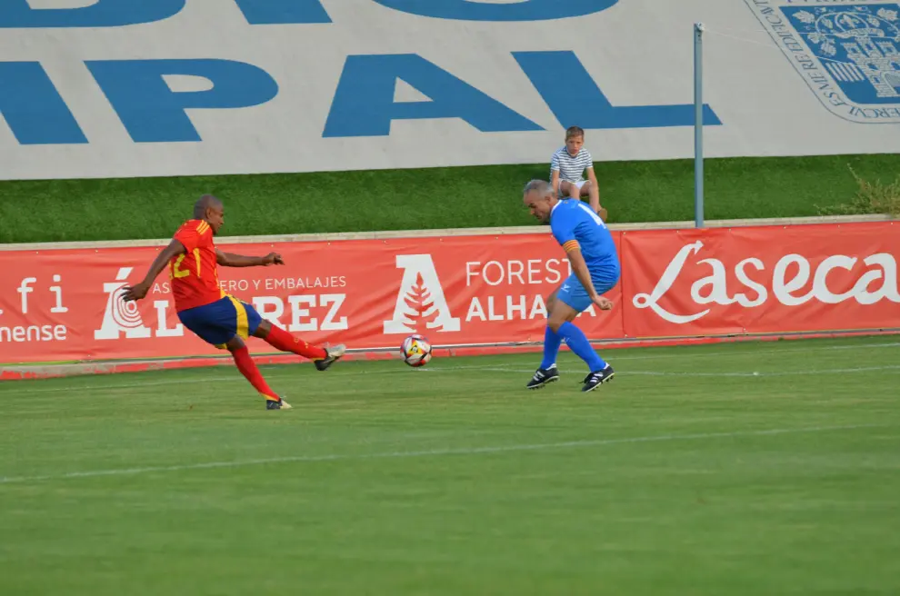 Momentos del partido entre las Leyendas de la selección y las aragonesas en Tarazona.