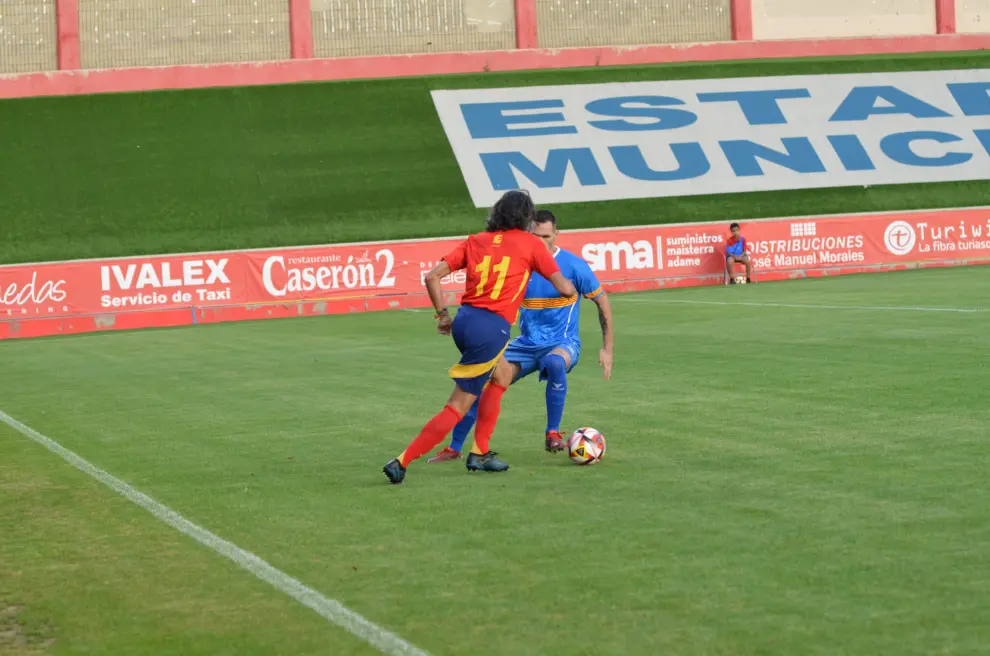 Momentos del partido entre las Leyendas de la selección y las aragonesas en Tarazona.