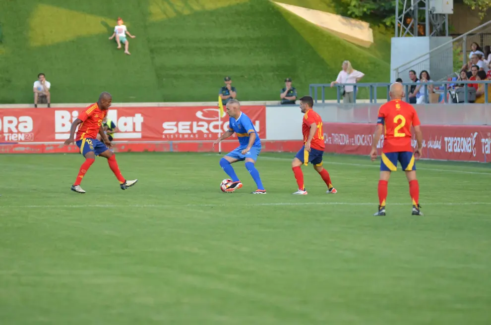 Momentos del partido entre las Leyendas de la selección y las aragonesas en Tarazona.