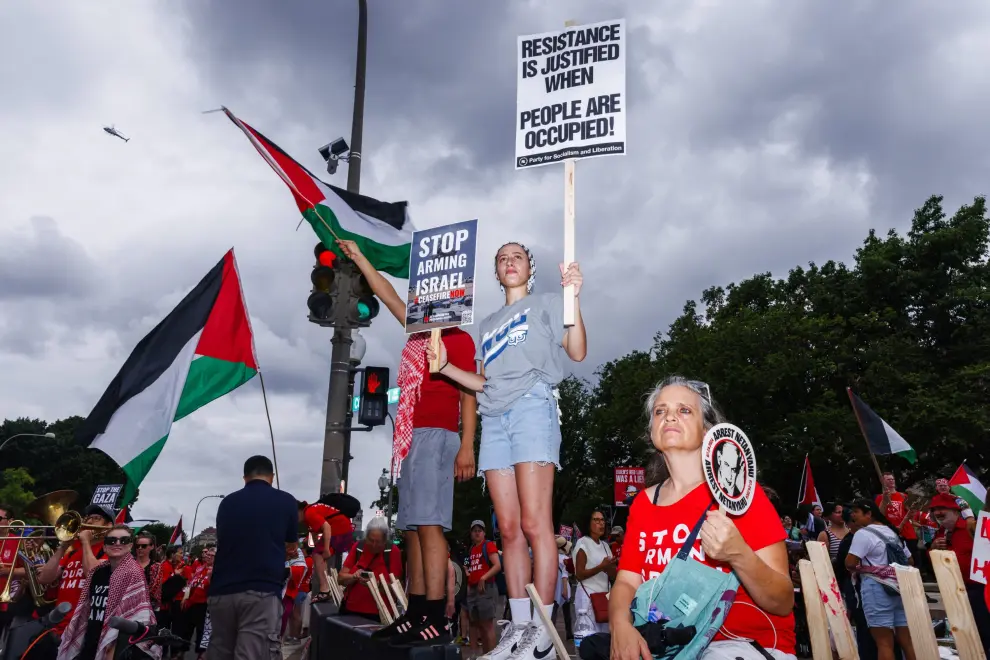 Manifestantes propalestinos protestan a las puertas del Capitolio por la visita de Netanyahu a Estados Unidos