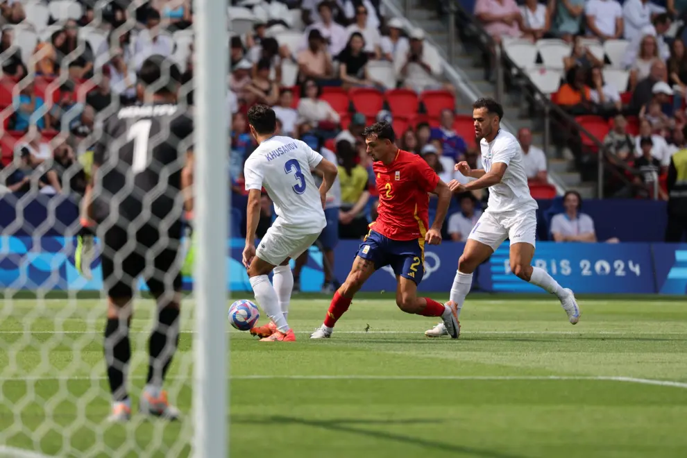 Primer partido de la selección española de fútbol en los Juegos Olímpicos: España vence a Uzbekistán.