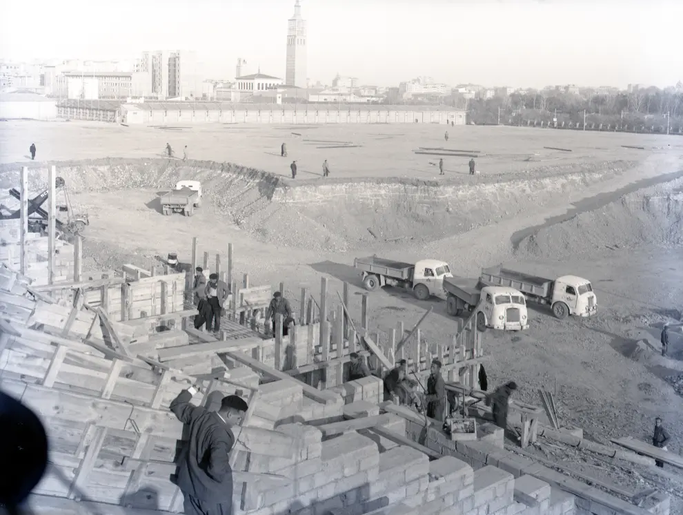 Trabajos para la construcción de La Romareda, en Zaragoza, en 1957