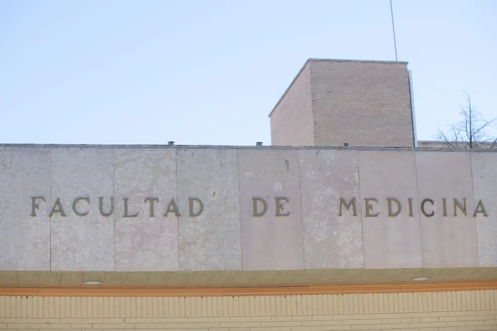 Algunos de los rincones de la Facultad de Medicina de Zaragoza, que se someterá a una reforma y ampliación.
