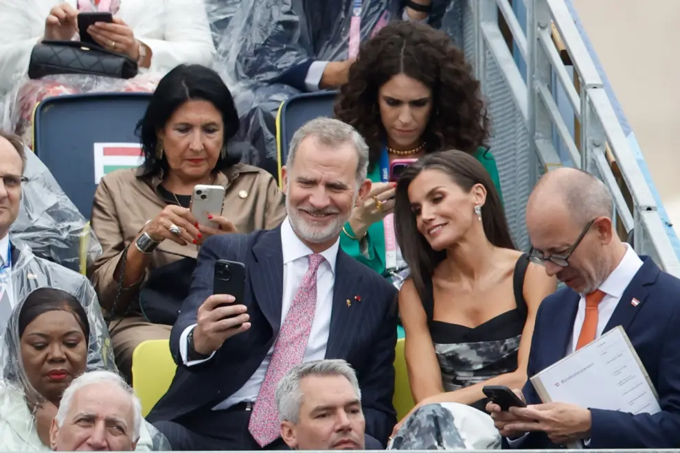 Los Reyes se toman un 'selfie' en la Ceremonia de apertura de los Juegos Olímpicos de París 2024.