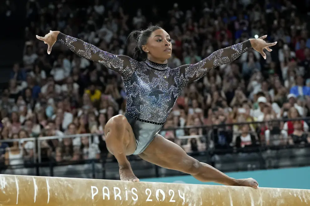 Simone Biles of the United States competes on the balance beam during a women\'s artistic gymnastics qualification round at the 2024 Summer Olympics, Sunday, July 28, 2024, in Paris, France. (AP Photo/Charlie Riedel) 


Associated Press / LaPresse
Only italy and Spain