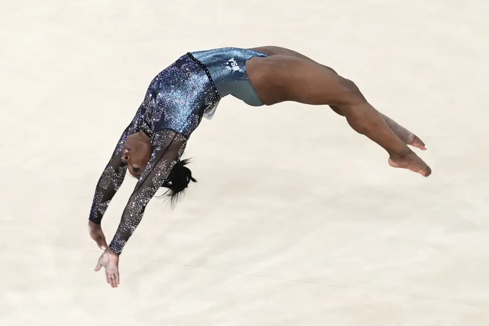 Simone Biles, of United States, performs on floor exercise during a women's artistic gymnastics qualification round at the 2024 Summer Olympics at Bercy Arena, Sunday, July 28, 2024, in Paris, France. (AP Photo/Francisco Seco)
