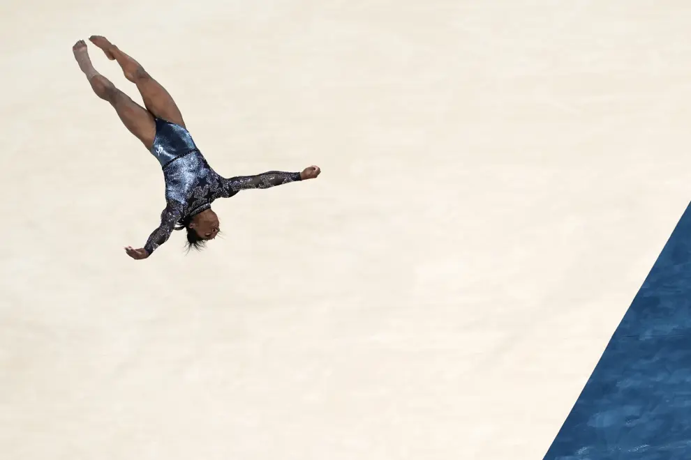 Simone Biles, of the United States, performs on floor exercise during a women's artistic gymnastics qualification round at the 2024 Summer Olympics at Bercy Arena, Sunday, July 28, 2024, in Paris, France. (AP Photo/Francisco Seco)