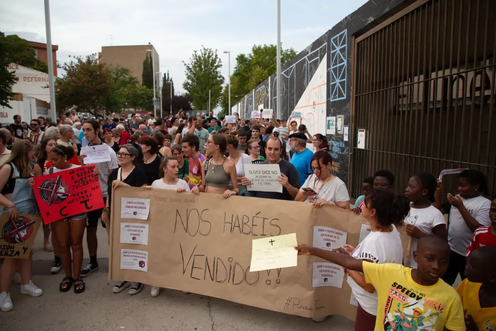 Manifestación en el barrio Oliver de Zaragoza.