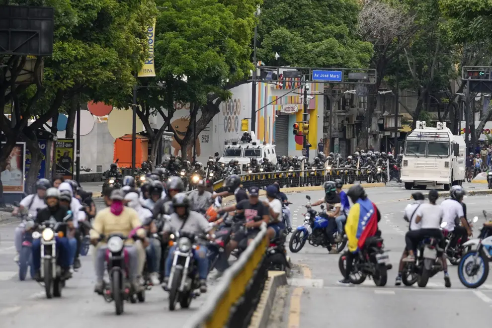 Protesters demonstrate against the official election results declaring President Nicolas Maduro won reelection in Caracas, Venezuela, Tuesday, July 30, 2024. (AP Photo/Cristian Hernandez) [[[AP/LAPRESSE]]]