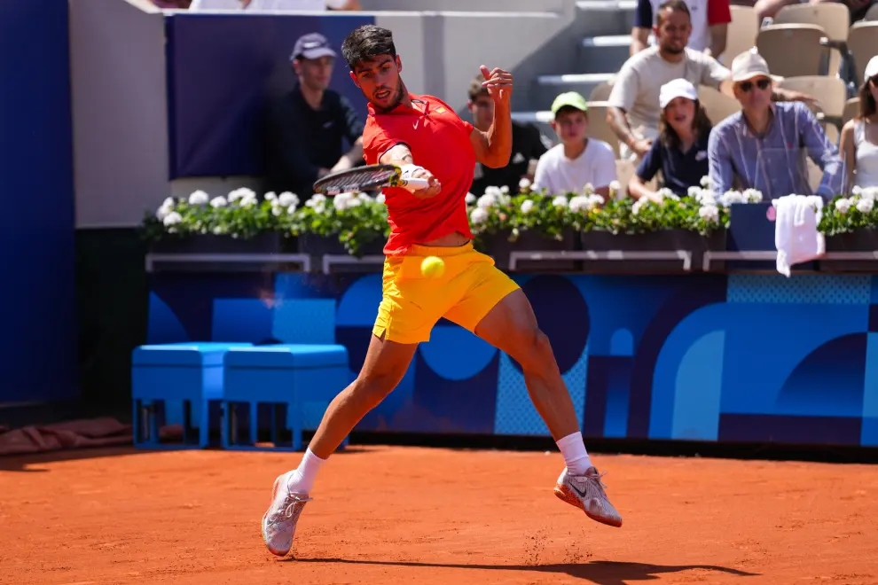 Carlos Alcaraz of Spain in action against Roman Safiullin of Individual Neutral Athlete during Mens Singles Third Round Tennis match on Court Suzanne-Lenglen during the Paris 2024 Olympics Games on July 31, 2024 in Paris, France...AFP7 ..31/07/2024 ONLY FOR USE IN SPAIN [[[EP]]]