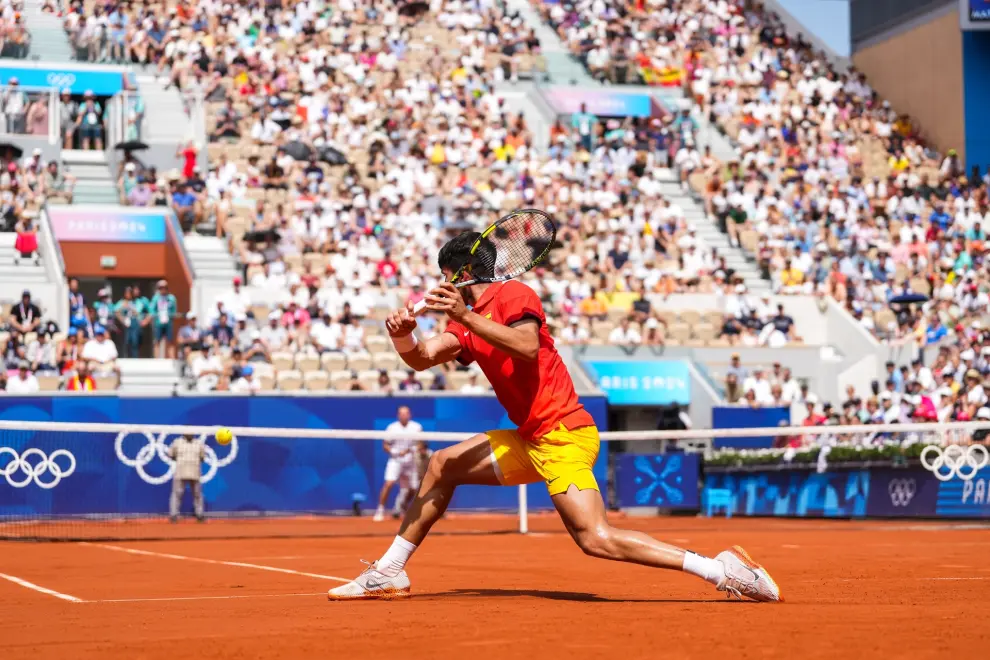 Carlos Alcaraz of Spain in action against Roman Safiullin of Team Individual Neutral Athletes during the Mens Singles Third Round at Roland Garros during the 2024 Paris Summer Olympic Games in Paris on July 31, 2024 in Paris, France. France...AFP7 ..31/07/2024 ONLY FOR USE IN SPAIN [[[EP]]]