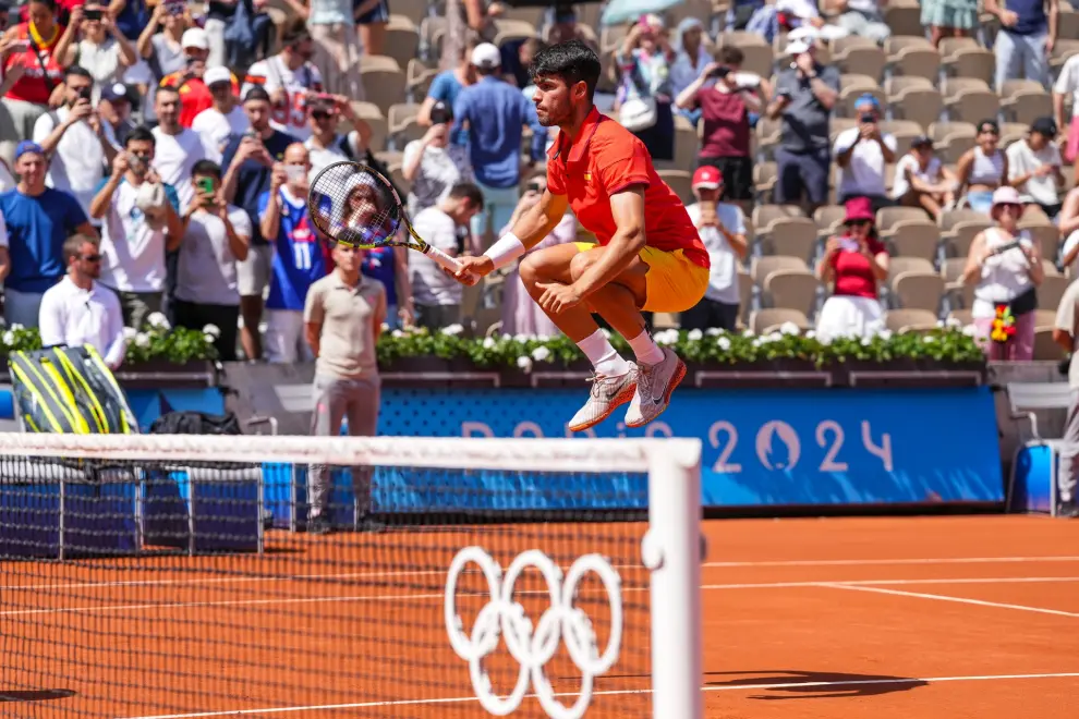 Carlos Alcaraz of Spain gestures against Roman Safiullin of Individual Neutral Athlete during Mens Singles Third Round Tennis match on Court Suzanne-Lenglen during the Paris 2024 Olympics Games on July 31, 2024 in Paris, France...AFP7 ..31/07/2024 ONLY FOR USE IN SPAIN [[[EP]]]
